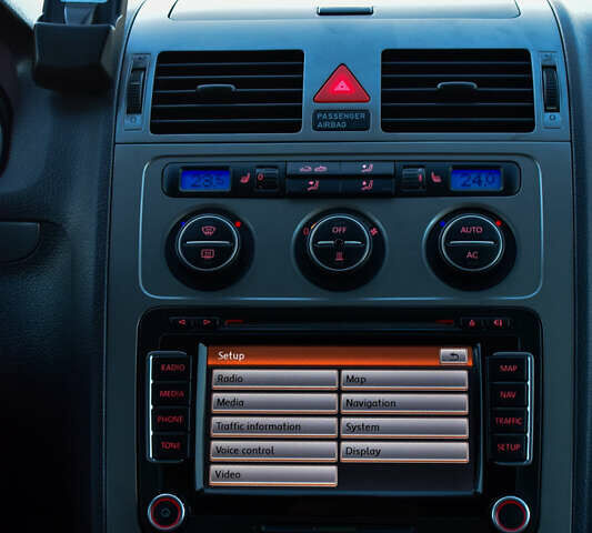 Синій Фольксваген Туран, об'ємом двигуна 2 л та пробігом 255 тис. км за 8400 $, фото 31 на Automoto.ua