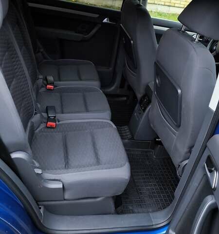 Синій Фольксваген Туран, об'ємом двигуна 2 л та пробігом 358 тис. км за 7500 $, фото 22 на Automoto.ua