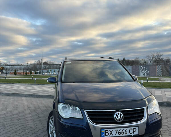 Синій Фольксваген Туран, об'ємом двигуна 1.97 л та пробігом 393 тис. км за 7300 $, фото 2 на Automoto.ua
