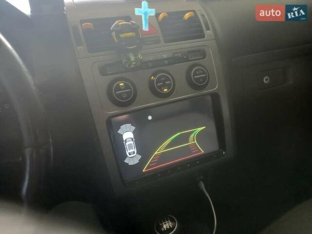 Синий Фольксваген Туран, объемом двигателя 1.9 л и пробегом 289 тыс. км за 8100 $, фото 4 на Automoto.ua