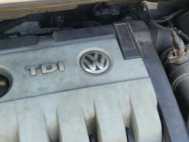 Синий Фольксваген Туран, объемом двигателя 1.9 л и пробегом 345 тыс. км за 7005 $, фото 6 на Automoto.ua