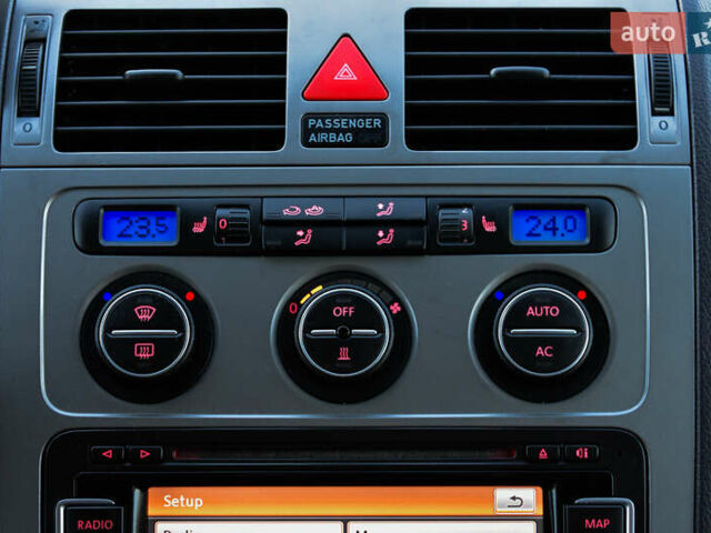 Синій Фольксваген Туран, об'ємом двигуна 2 л та пробігом 255 тис. км за 8400 $, фото 34 на Automoto.ua