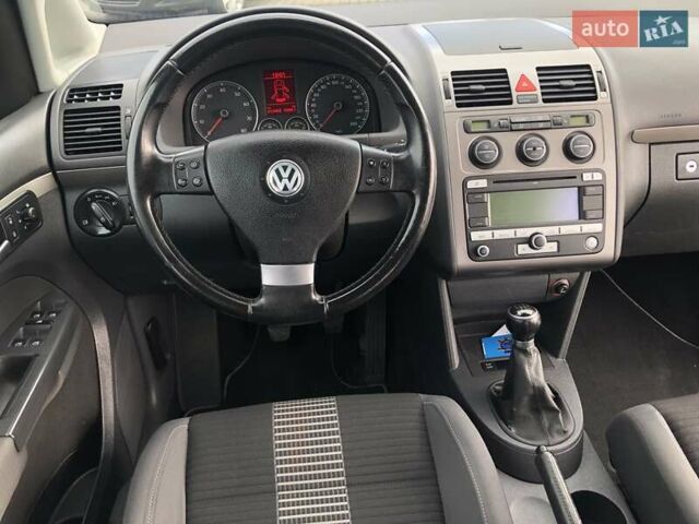 Синий Фольксваген Туран, объемом двигателя 1.6 л и пробегом 212 тыс. км за 7850 $, фото 45 на Automoto.ua