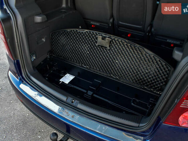 Синій Фольксваген Туран, об'ємом двигуна 2 л та пробігом 255 тис. км за 8400 $, фото 16 на Automoto.ua