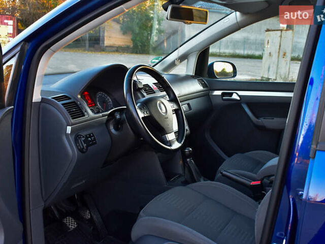 Синій Фольксваген Туран, об'ємом двигуна 2 л та пробігом 255 тис. км за 8400 $, фото 18 на Automoto.ua