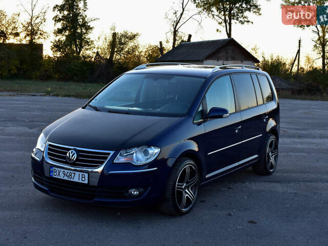 Синій Фольксваген Туран, об'ємом двигуна 2 л та пробігом 255 тис. км за 8400 $, фото 2 на Automoto.ua
