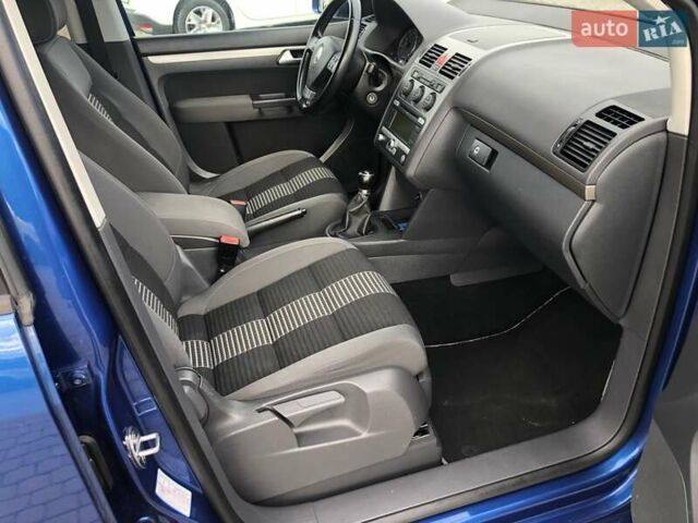 Синий Фольксваген Туран, объемом двигателя 1.6 л и пробегом 212 тыс. км за 7850 $, фото 50 на Automoto.ua