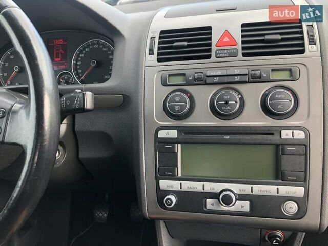 Синий Фольксваген Туран, объемом двигателя 1.6 л и пробегом 212 тыс. км за 7850 $, фото 31 на Automoto.ua