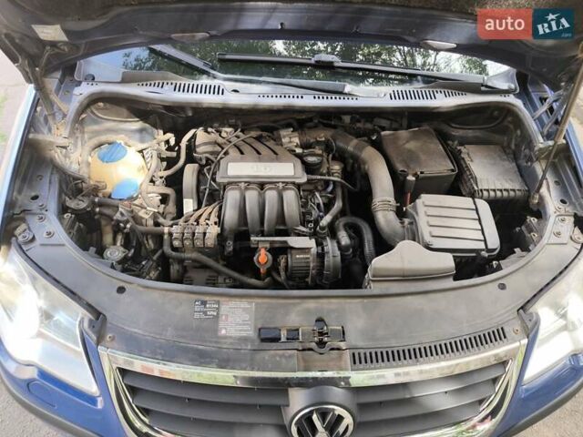 Синий Фольксваген Туран, объемом двигателя 1.6 л и пробегом 250 тыс. км за 7600 $, фото 4 на Automoto.ua