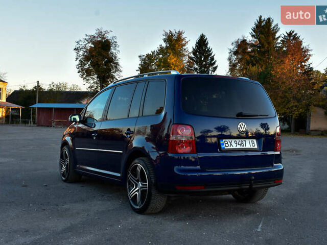 Синій Фольксваген Туран, об'ємом двигуна 2 л та пробігом 255 тис. км за 8400 $, фото 4 на Automoto.ua