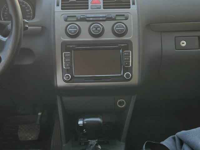 Синий Фольксваген Туран, объемом двигателя 1.9 л и пробегом 345 тыс. км за 7005 $, фото 9 на Automoto.ua