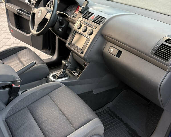 Синій Фольксваген Туран, об'ємом двигуна 1.97 л та пробігом 393 тис. км за 7300 $, фото 9 на Automoto.ua