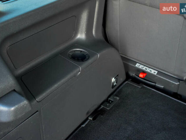 Синій Фольксваген Туран, об'ємом двигуна 2 л та пробігом 255 тис. км за 8400 $, фото 15 на Automoto.ua