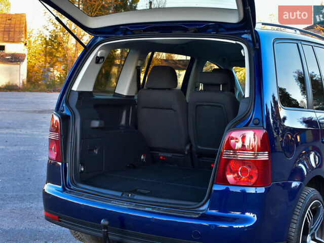 Синій Фольксваген Туран, об'ємом двигуна 2 л та пробігом 255 тис. км за 8400 $, фото 14 на Automoto.ua