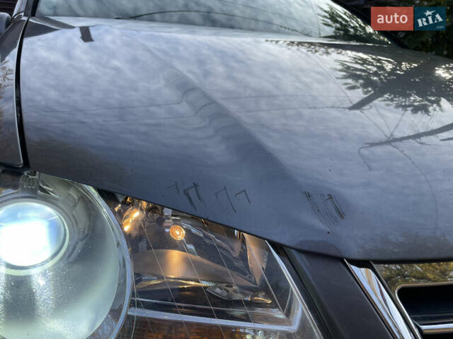 Синий Фольксваген Туран, объемом двигателя 1.9 л и пробегом 334 тыс. км за 7400 $, фото 3 на Automoto.ua