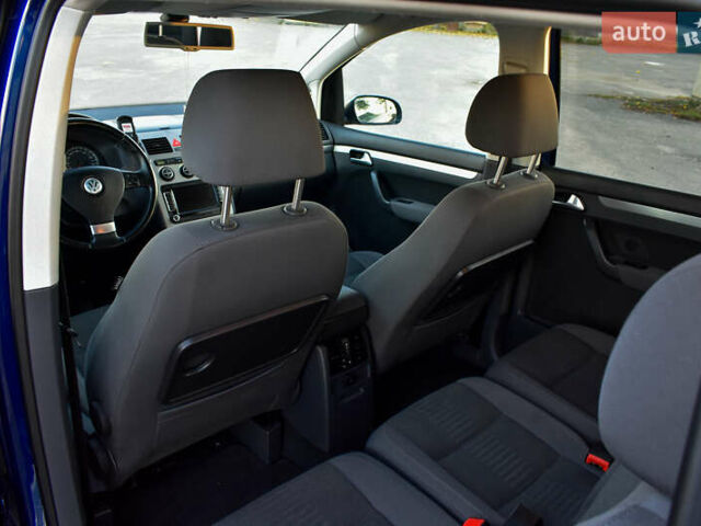 Синій Фольксваген Туран, об'ємом двигуна 2 л та пробігом 255 тис. км за 8400 $, фото 28 на Automoto.ua