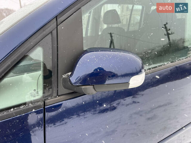 Синий Фольксваген Туран, объемом двигателя 1.4 л и пробегом 227 тыс. км за 7400 $, фото 57 на Automoto.ua