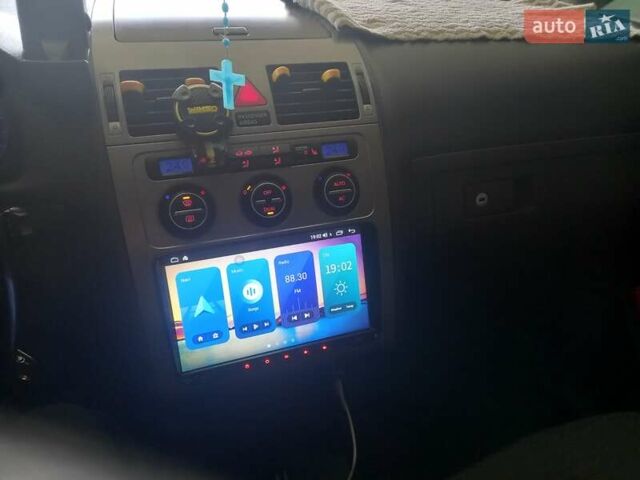 Синий Фольксваген Туран, объемом двигателя 1.9 л и пробегом 289 тыс. км за 8100 $, фото 2 на Automoto.ua