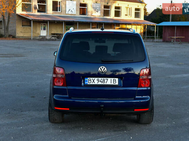 Синій Фольксваген Туран, об'ємом двигуна 2 л та пробігом 255 тис. км за 8400 $, фото 5 на Automoto.ua