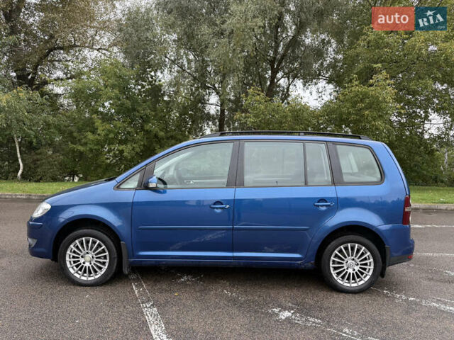 Синий Фольксваген Туран, объемом двигателя 1.6 л и пробегом 225 тыс. км за 5900 $, фото 6 на Automoto.ua