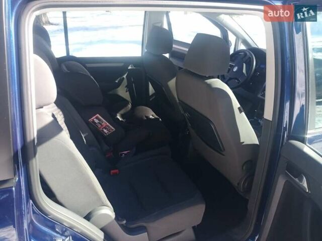 Синий Фольксваген Туран, объемом двигателя 1.4 л и пробегом 205 тыс. км за 7500 $, фото 4 на Automoto.ua