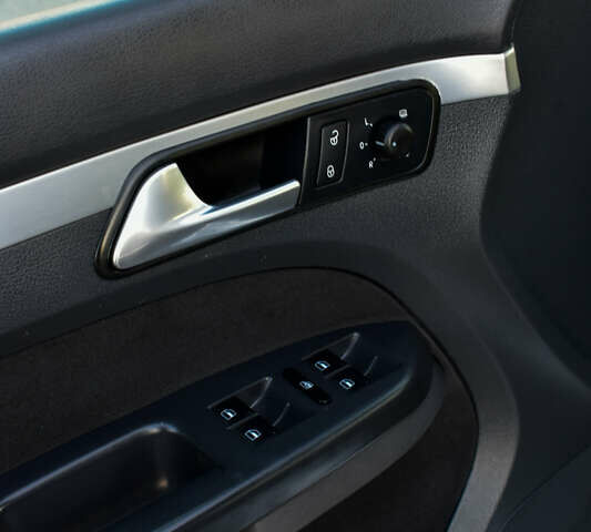 Синій Фольксваген Туран, об'ємом двигуна 2 л та пробігом 255 тис. км за 8400 $, фото 24 на Automoto.ua