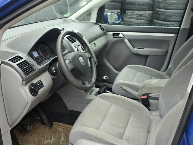 Синий Фольксваген Туран, объемом двигателя 1.4 л и пробегом 180 тыс. км за 2950 $, фото 7 на Automoto.ua