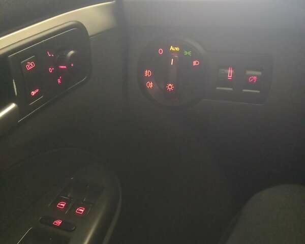 Синий Фольксваген Туран, объемом двигателя 1.9 л и пробегом 289 тыс. км за 8100 $, фото 6 на Automoto.ua