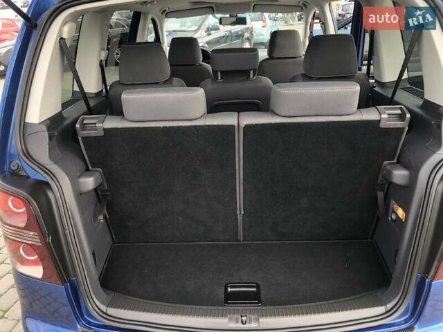 Синий Фольксваген Туран, объемом двигателя 1.6 л и пробегом 209 тыс. км за 7598 $, фото 46 на Automoto.ua