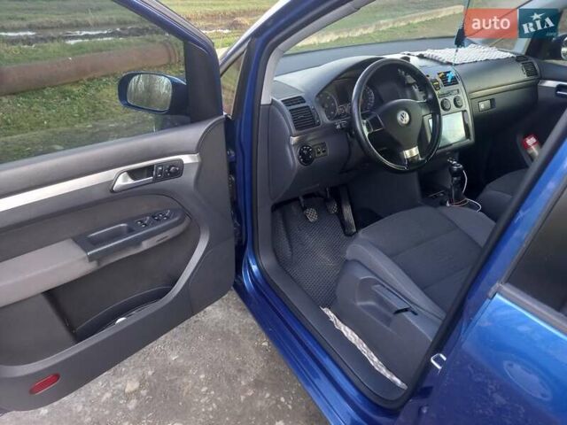 Синий Фольксваген Туран, объемом двигателя 1.9 л и пробегом 289 тыс. км за 8100 $, фото 3 на Automoto.ua