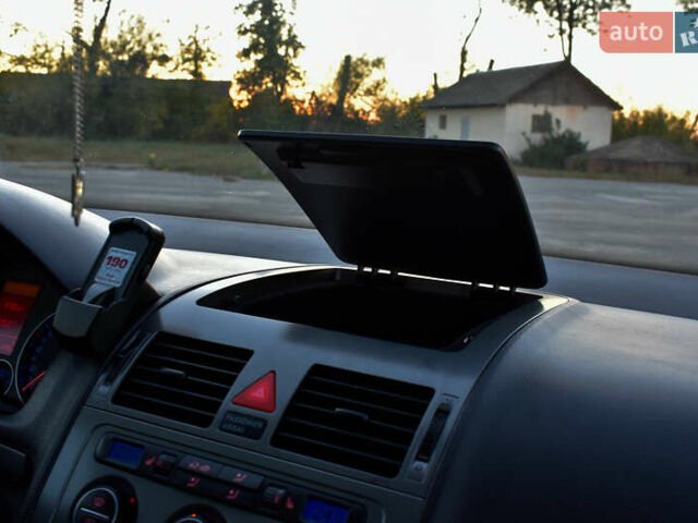 Синій Фольксваген Туран, об'ємом двигуна 2 л та пробігом 255 тис. км за 8400 $, фото 37 на Automoto.ua