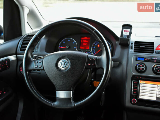 Синій Фольксваген Туран, об'ємом двигуна 2 л та пробігом 255 тис. км за 8400 $, фото 30 на Automoto.ua