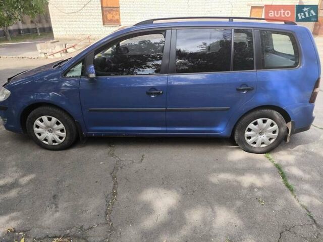 Синий Фольксваген Туран, объемом двигателя 1.6 л и пробегом 250 тыс. км за 7600 $, фото 3 на Automoto.ua