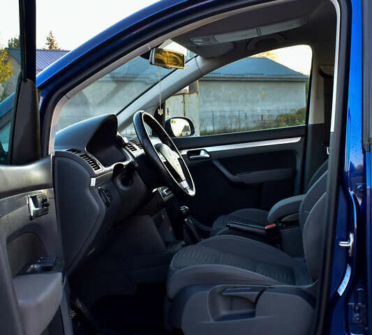 Синій Фольксваген Туран, об'ємом двигуна 2 л та пробігом 255 тис. км за 8400 $, фото 19 на Automoto.ua