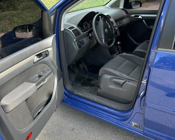Синій Фольксваген Туран, об'ємом двигуна 1.9 л та пробігом 280 тис. км за 7800 $, фото 10 на Automoto.ua