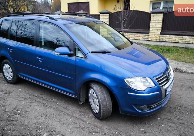 Синій Фольксваген Туран, об'ємом двигуна 2 л та пробігом 358 тис. км за 7500 $, фото 1 на Automoto.ua