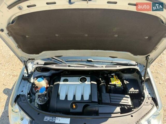 Синий Фольксваген Туран, объемом двигателя 1.9 л и пробегом 234 тыс. км за 9500 $, фото 14 на Automoto.ua