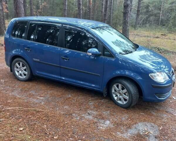 Синий Фольксваген Туран, объемом двигателя 1.6 л и пробегом 220 тыс. км за 7500 $, фото 2 на Automoto.ua