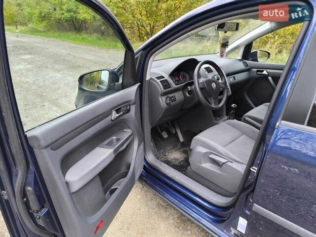 Синий Фольксваген Туран, объемом двигателя 1.9 л и пробегом 266 тыс. км за 7500 $, фото 3 на Automoto.ua
