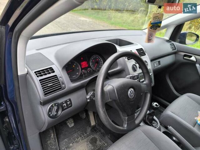 Синий Фольксваген Туран, объемом двигателя 1.9 л и пробегом 266 тыс. км за 7500 $, фото 2 на Automoto.ua