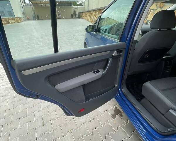 Синий Фольксваген Туран, объемом двигателя 1.6 л и пробегом 246 тыс. км за 7500 $, фото 12 на Automoto.ua