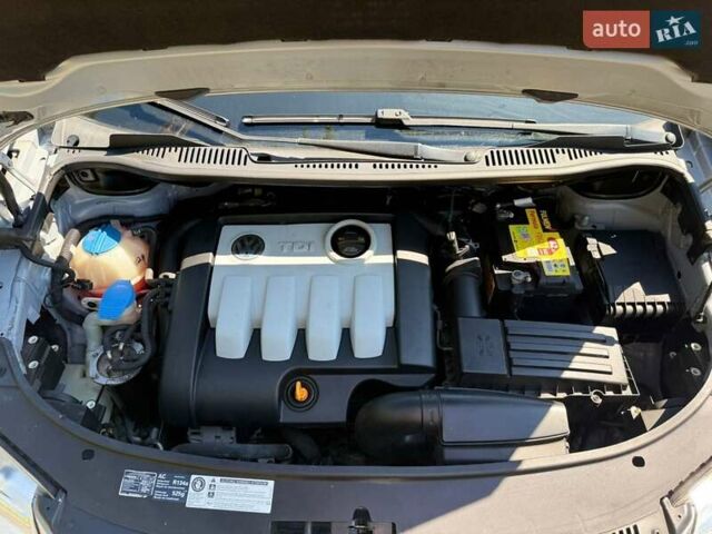 Синий Фольксваген Туран, объемом двигателя 1.9 л и пробегом 234 тыс. км за 9500 $, фото 6 на Automoto.ua