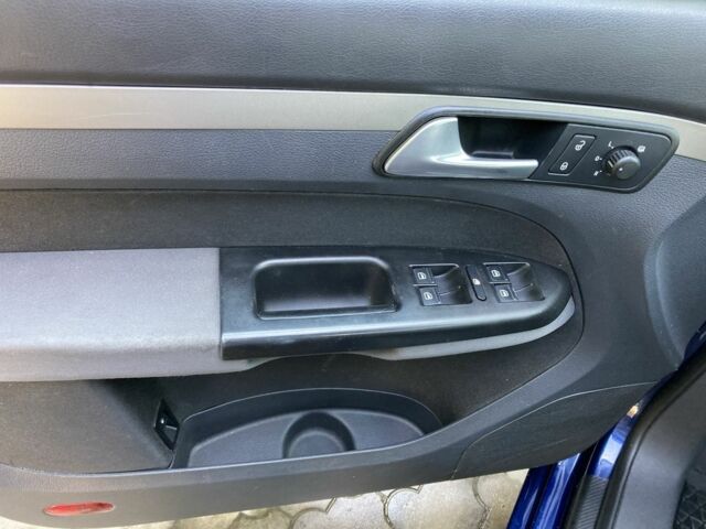 Синий Фольксваген Туран, объемом двигателя 2 л и пробегом 250 тыс. км за 7900 $, фото 17 на Automoto.ua