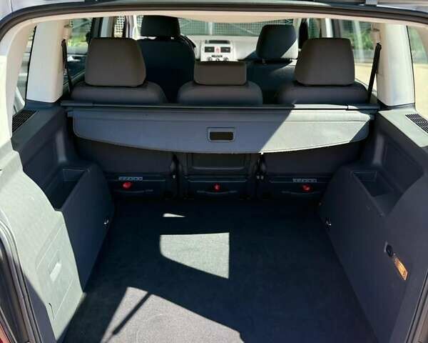 Синий Фольксваген Туран, объемом двигателя 1.9 л и пробегом 234 тыс. км за 9500 $, фото 36 на Automoto.ua