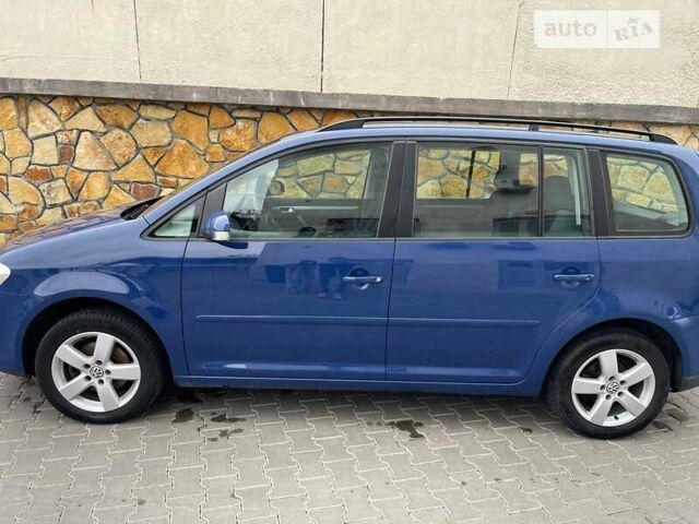 Синий Фольксваген Туран, объемом двигателя 1.6 л и пробегом 246 тыс. км за 7500 $, фото 4 на Automoto.ua
