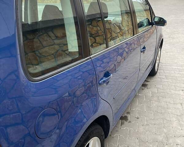 Синий Фольксваген Туран, объемом двигателя 1.6 л и пробегом 246 тыс. км за 7500 $, фото 5 на Automoto.ua