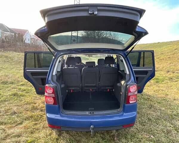 Синий Фольксваген Туран, объемом двигателя 1.9 л и пробегом 330 тыс. км за 8400 $, фото 4 на Automoto.ua