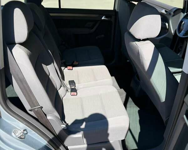 Синий Фольксваген Туран, объемом двигателя 1.9 л и пробегом 234 тыс. км за 9500 $, фото 2 на Automoto.ua