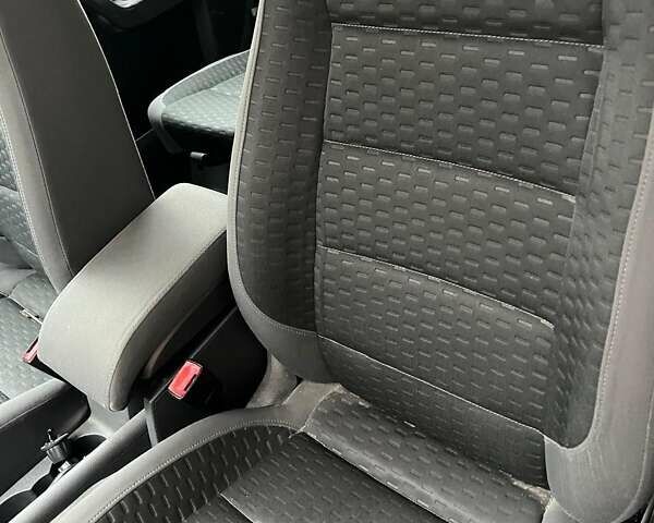 Синий Фольксваген Туран, объемом двигателя 2 л и пробегом 220 тыс. км за 9500 $, фото 11 на Automoto.ua