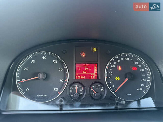 Синий Фольксваген Туран, объемом двигателя 1.4 л и пробегом 220 тыс. км за 7600 $, фото 48 на Automoto.ua